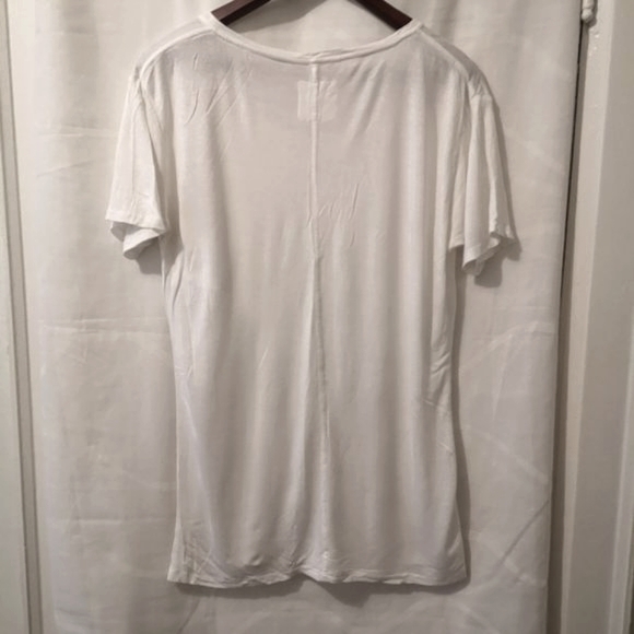 3/$20 Threads lightweight short sleeve top - Picture 4 of 5